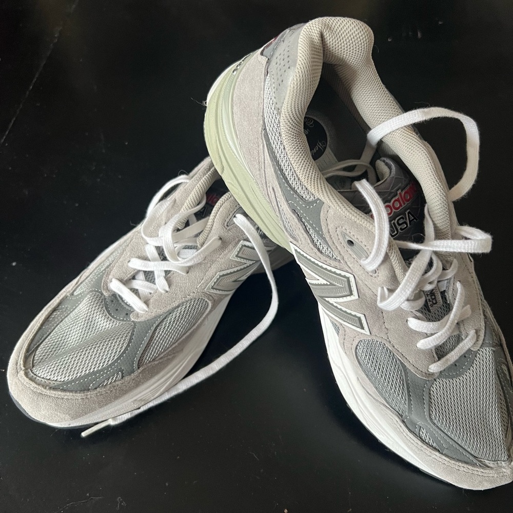 New Balance Mens 990 tennis shoes, size 10